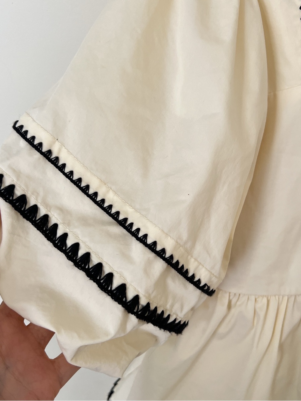 Strut & Bolt Ivory Black Embroidered Trim Puff Sleeve Babydoll Blouse - Picture 2 of 5